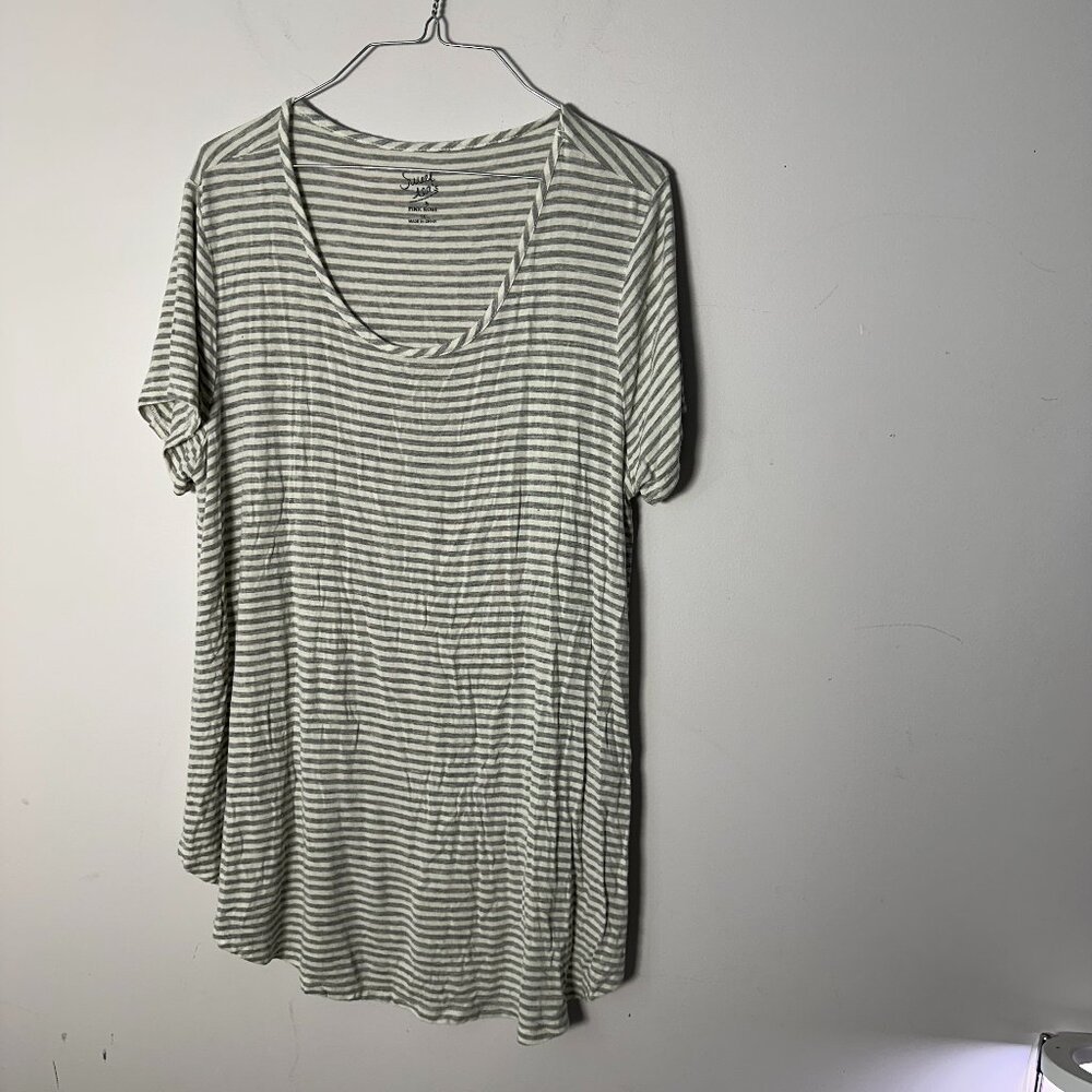 EUC Sweet Tea's By Pink rose Womens Shirt 1X Gray White Stripes